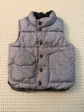 Baby Gap 3T Gray Puffer Vest, Full Zip with Snaps and Pockets. Like new